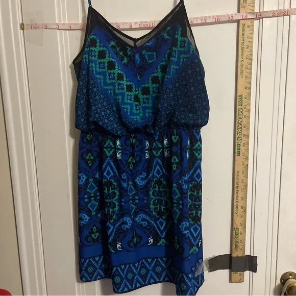 Express ladies Blue and Green Patterned Dress
Medium - Picture 3 of 10